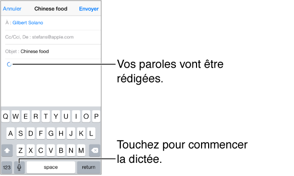 E-mail en cours de rédaction. Une flèche raboutée indique l’emplacement prévu du texte dicté. La touche de dictée s’affiche sur le clavier, directement à gauche de la barre d’espace.